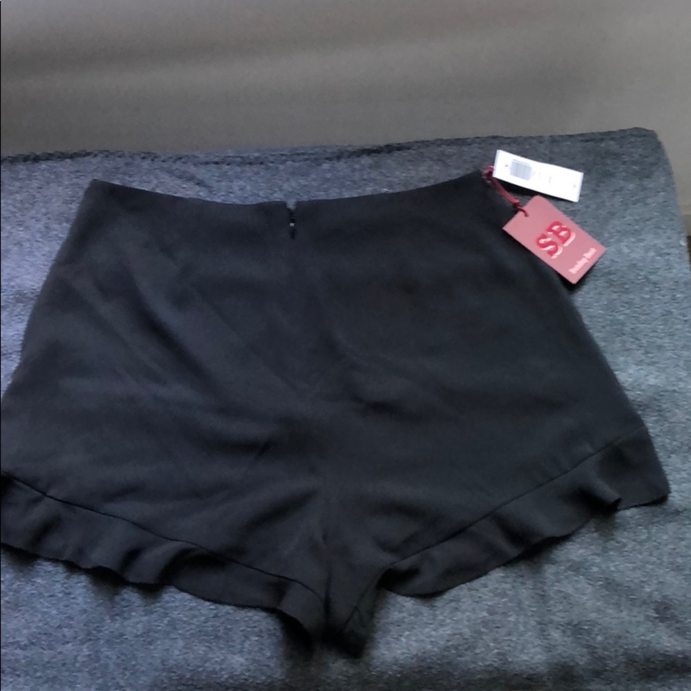 Sunday Best Starr Shorts - Picture 7 of 11